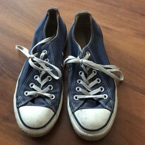 Navy blue converse